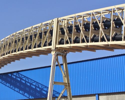 Transportador de correia tubular para materiais a granel